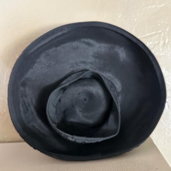 HEAVENLY 1950s\' BLACK STRAW CARTWHEEL HAT + VEILING + RED FABRIC FLOWERS main image 4